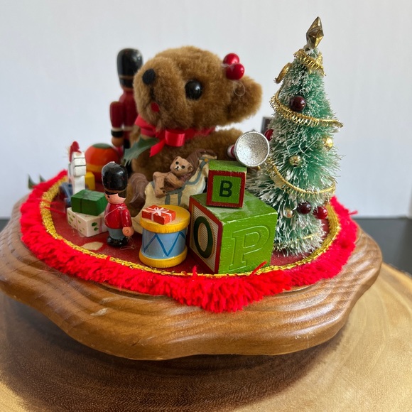 Schmid 1984 CHRISTMAS EVE Music Box Wood Base & Toys - Picture 6 of 7